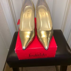 Frederick’s Gold Lame Look pointy toe High Heel